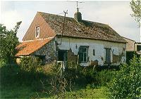 Soignies (Hoves). Logis en bauge. Etat 1987