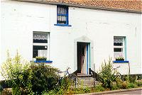 Soignies (Naast). Ch.d'Ecaussinnes. Grange en bauge accroch&eacute;e &agrave; un &eacute;difice 
de 1785. Etat 2000
