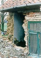 Braine-le-Comte. Logis en bauge. Ch.de Bruxelles.
Etat 1996 (murs remplac&eacute;s par du b&eacute;ton)
