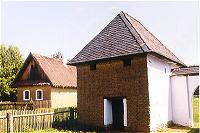 Maison de la Moravie Slovaque Mus&eacute;e en plein air de Straznice. Brique crue
&copy; H. Sklenarikova
