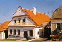Maison de la r&eacute;gion de la Dyje et de la Suratka Pavlov (r&eacute;gion de Mikulov). El&eacute;ments de style sur la fa&ccedil;ade.
&copy; H. Sklenarikova
